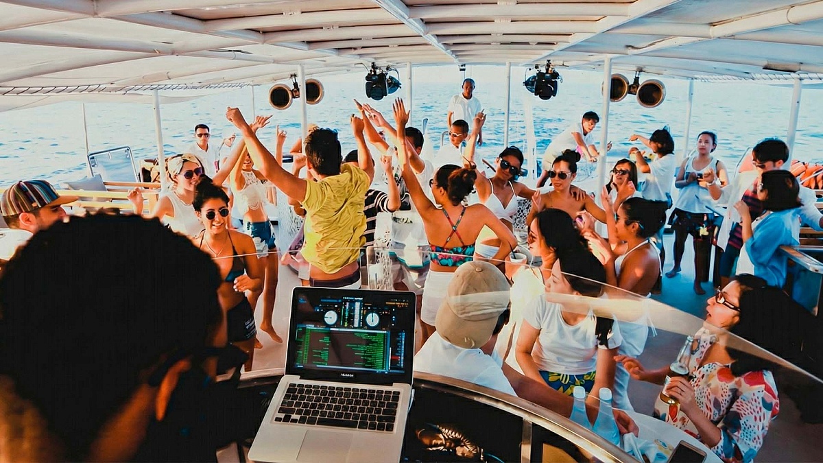 Аренда Party Catamaran 74ft на Пхукете